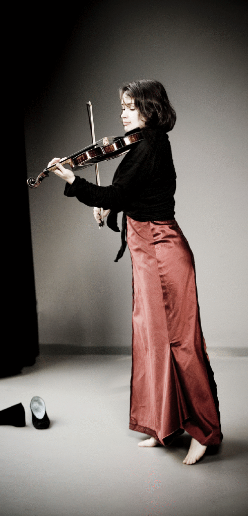 Patricia Kopatchinskaja, violinista scalza